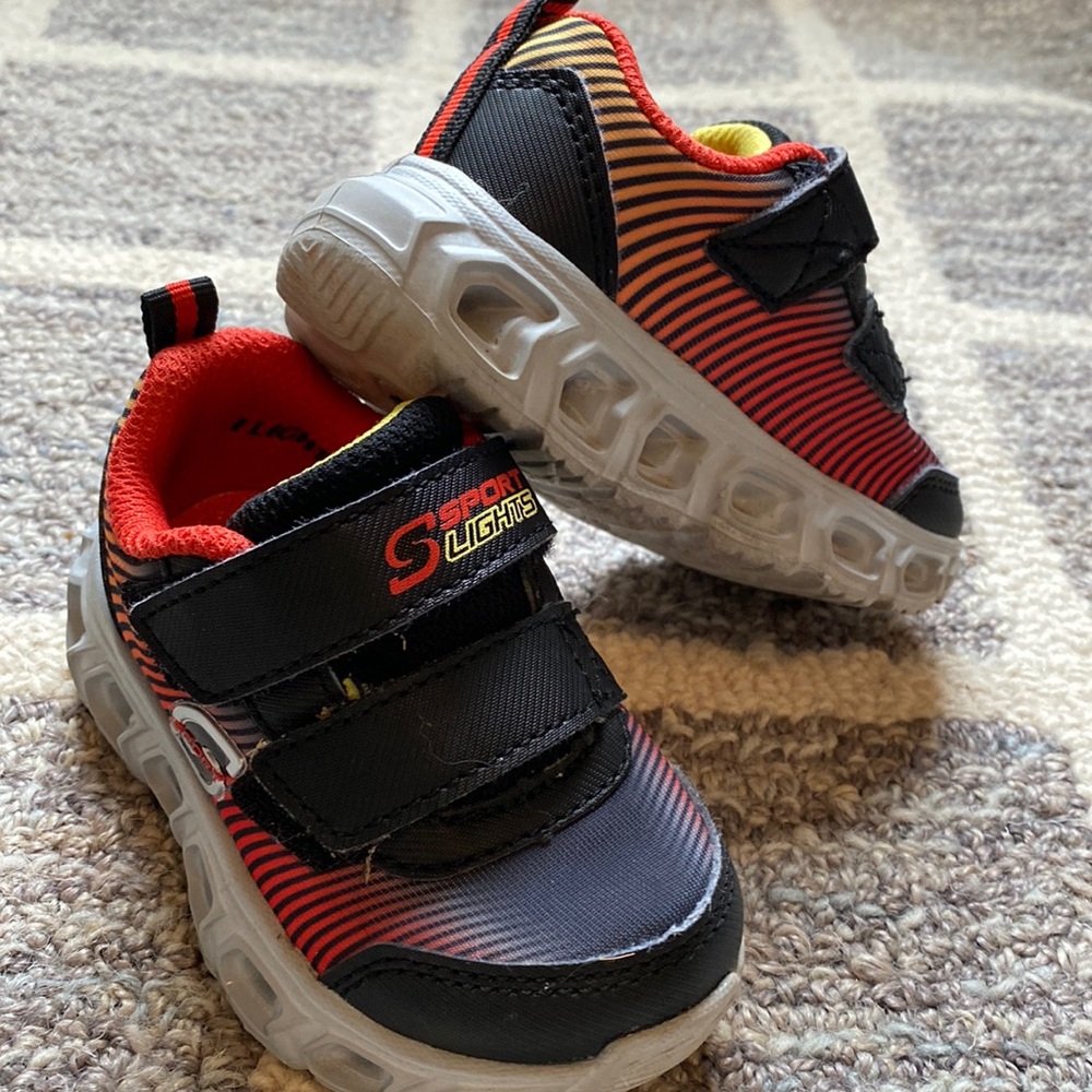 SKECHERS | LIGHT UP SHOES